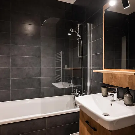 Skylark - Oslo Penthouse With Jacuzzi & Mountain * Brasov