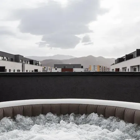Apartment Skylark - Oslo Penthouse With Jacuzzi & Mountain Brasov