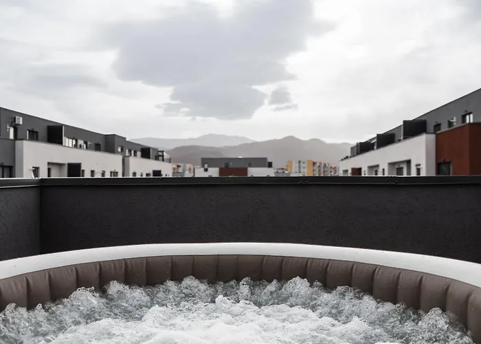 Apartment Skylark - Oslo Penthouse With Jacuzzi & Mountain Brasov